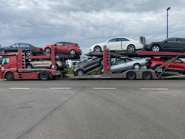 Platformă Romfour cu opt autoturisme de mărci diferite