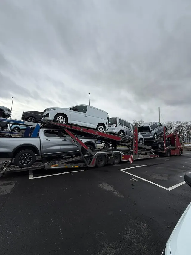 Platformă auto Romfour cu pickup și autoutilitare